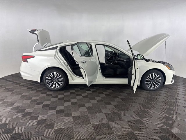Used 2023 Nissan Altima 2.5 SV w/ SV Premium Package image 13