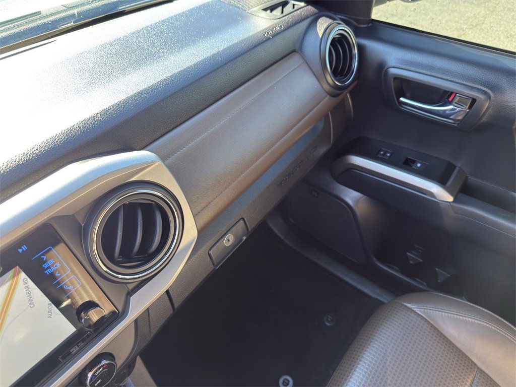 Used 2019 Toyota Tacoma Limited image 31