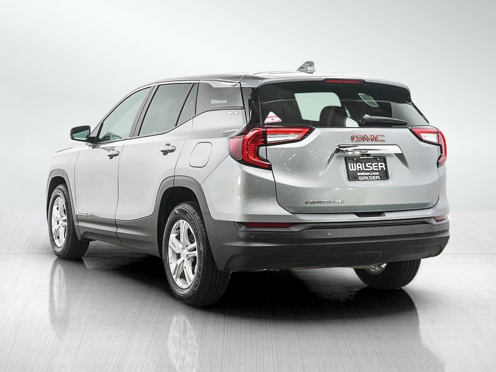 Used 2024 GMC Terrain SLE FWD image 3