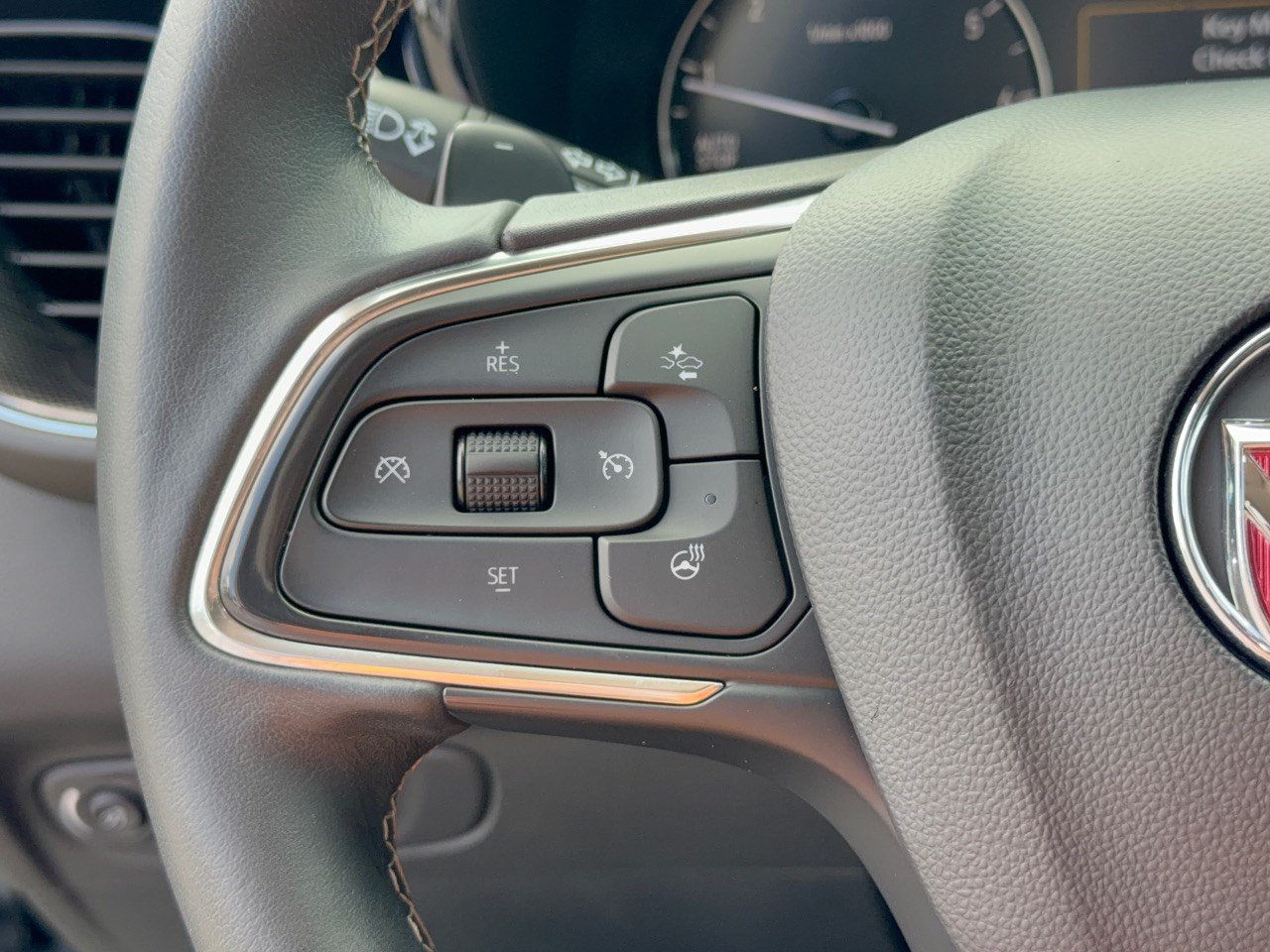 Used 2023 Buick Envision Preferred FWD image 18