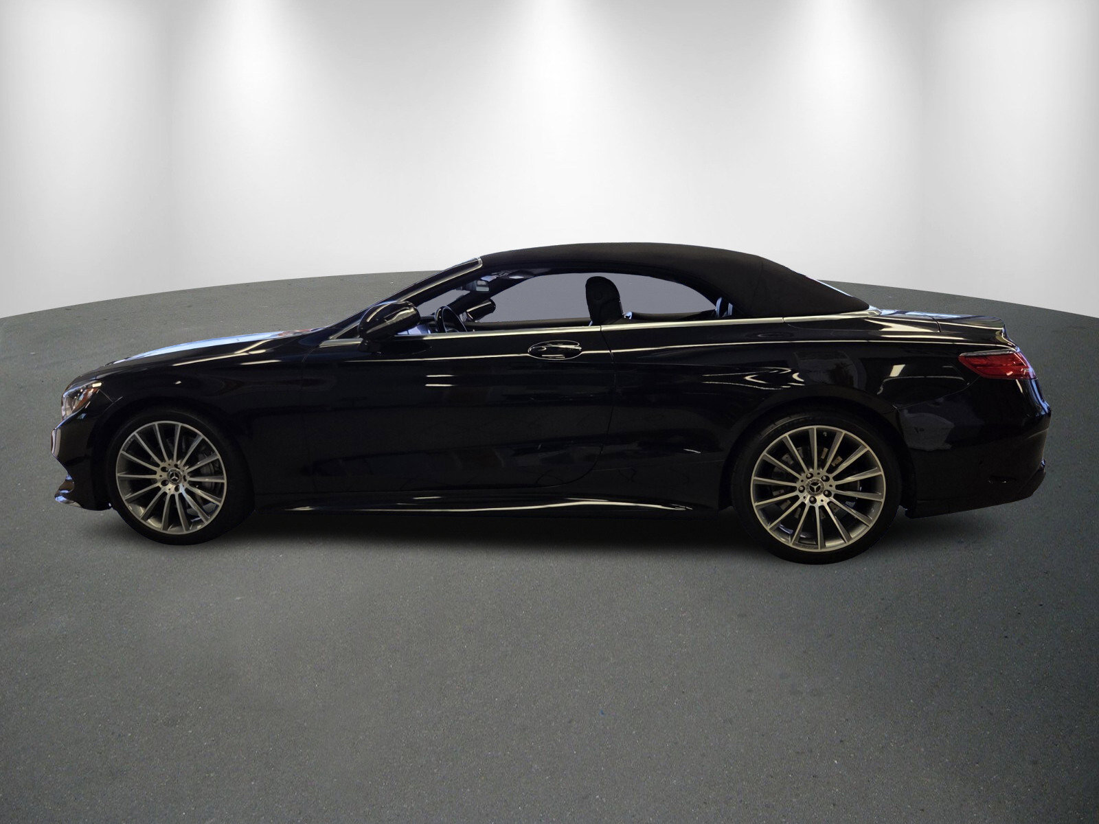 Used 2017 Mercedes-Benz S 550 Cabriolet image 4