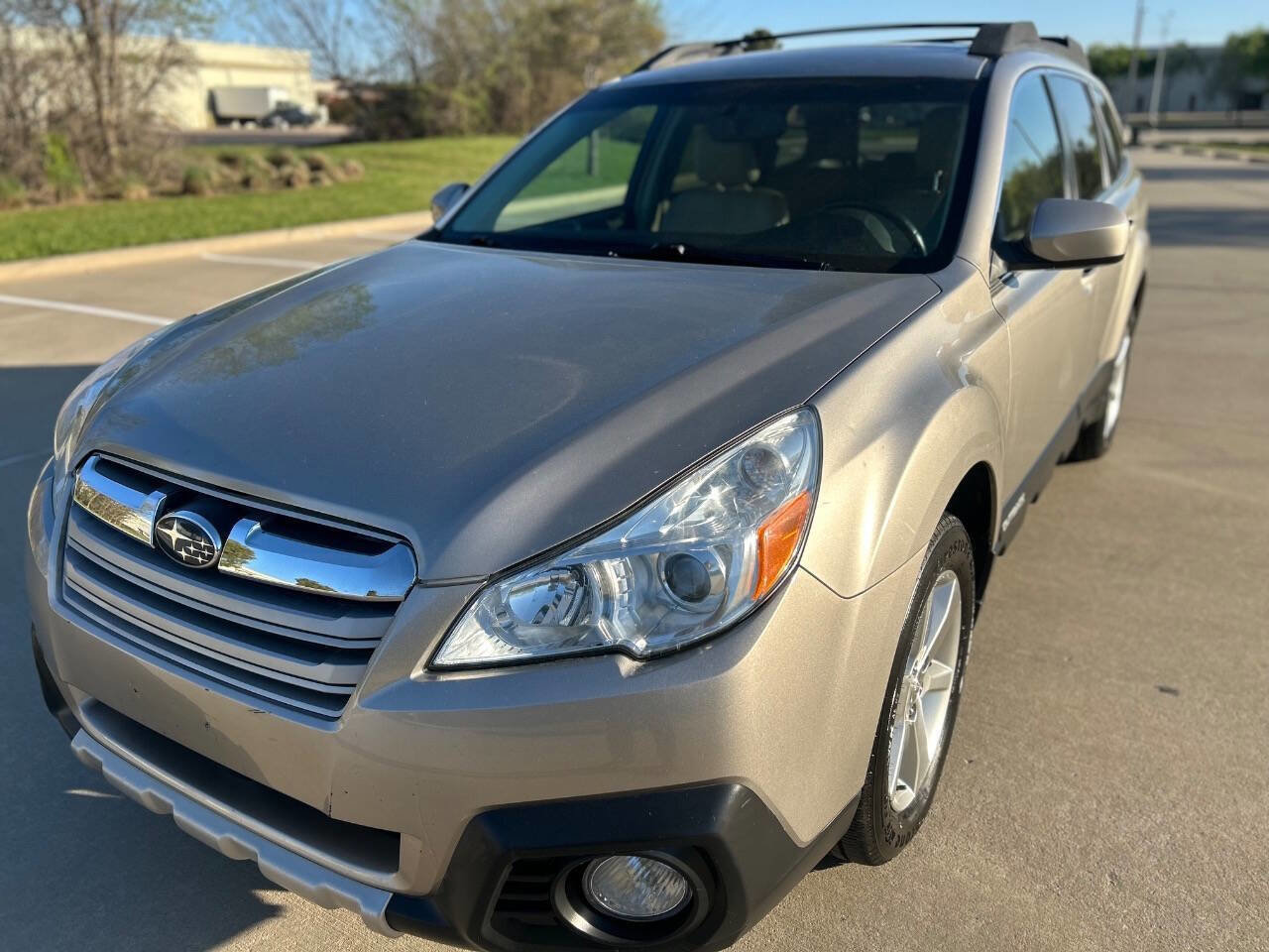 Used 2014 Subaru Outback 2.5i Limited w/ Moonroof Package image 2