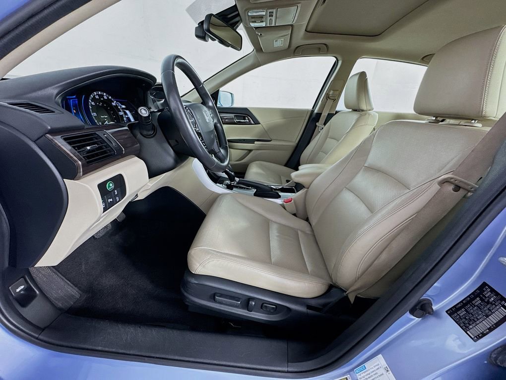 Used 2017 Honda Accord Touring image 15