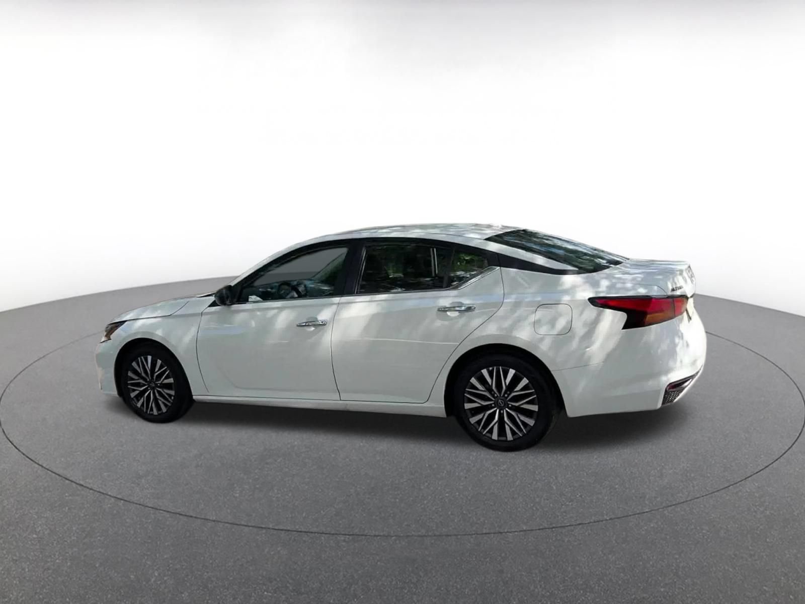 Used 2025 Nissan Altima 2.5 SV FWD image 8