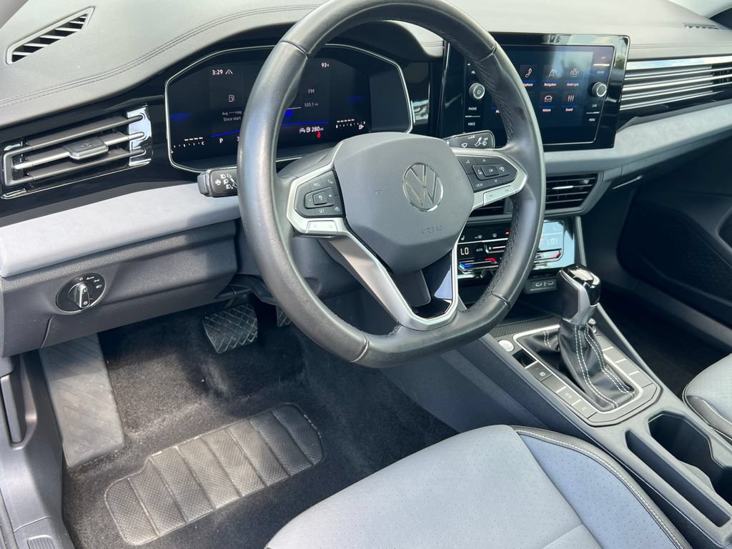 Used 2025 Volkswagen Jetta SE FWD image 17