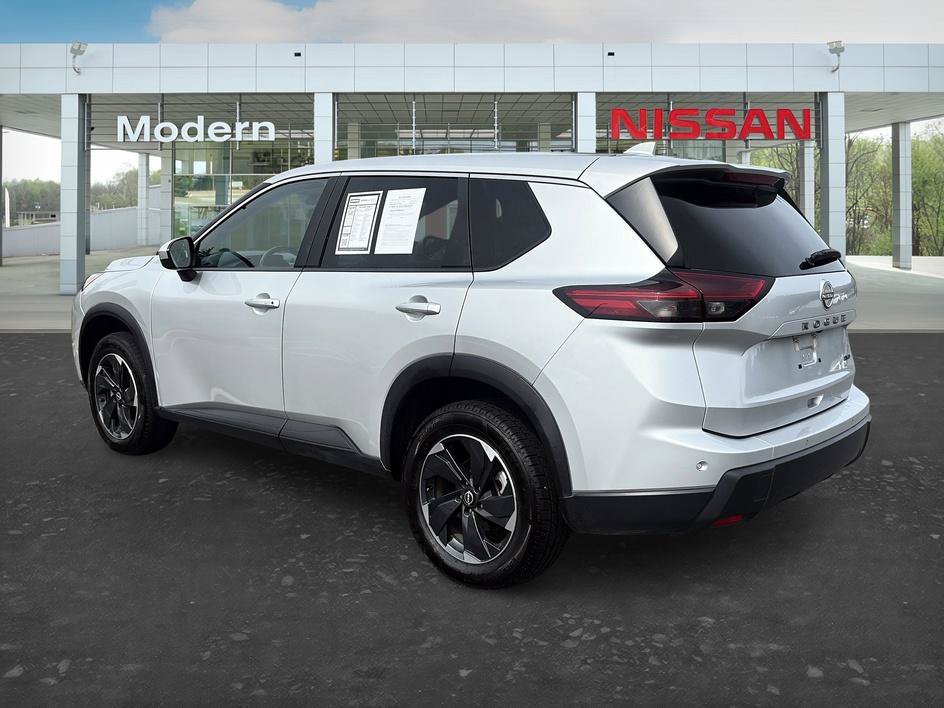 Certified 2025 Nissan Rogue SV AWD/4WD image 3