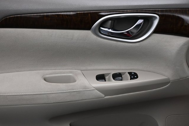 Used 2013 Nissan Sentra SL w/ Premium Pkg FWD image 7