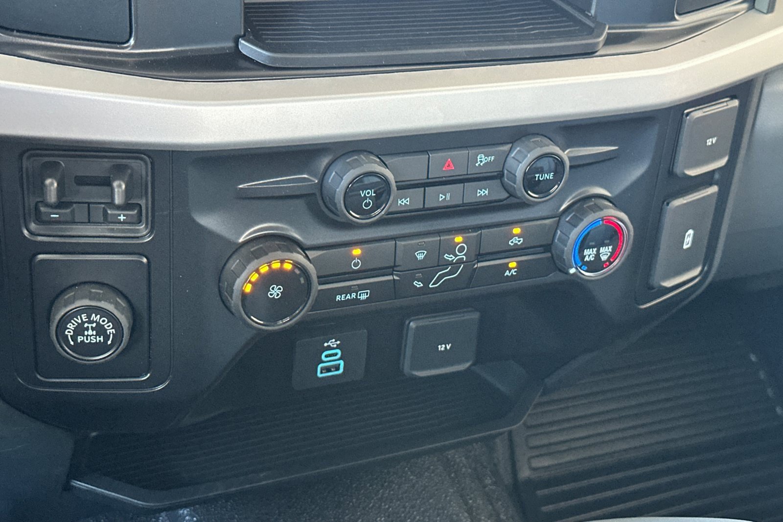 New 2025 Ford F350 XL w/ XL Chrome Package image 19