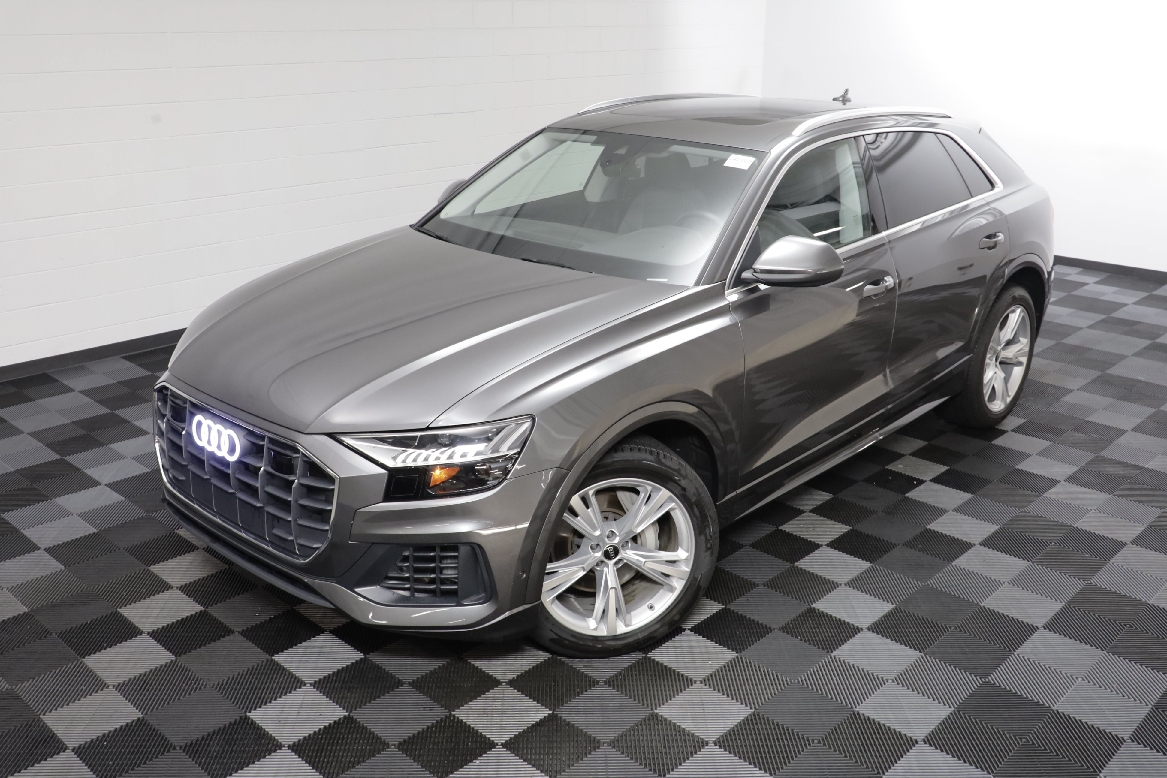 Used 2023 Audi Q8 Premium Plus w/ Premium Plus Package AWD/4WD image 2