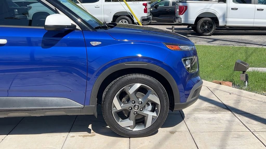 Certified 2021 Hyundai Venue SEL image 13