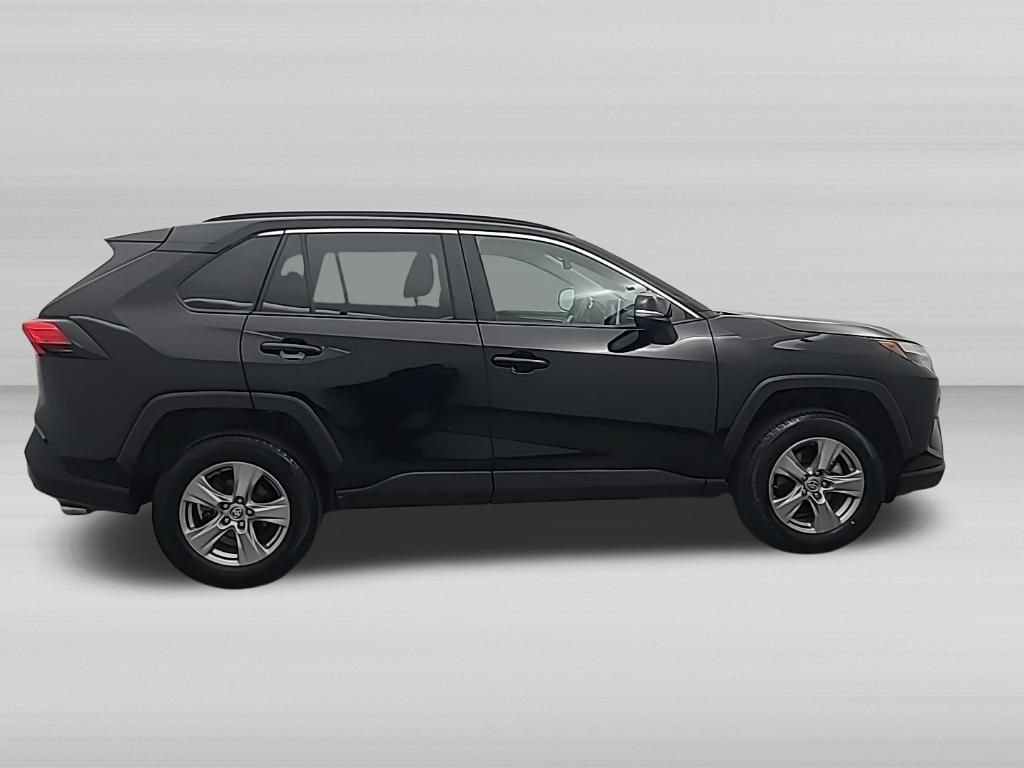 Used 2025 Toyota RAV4 XLE AWD/4WD image 3