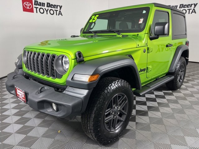 Used 2025 Jeep Wrangler Sport image 22