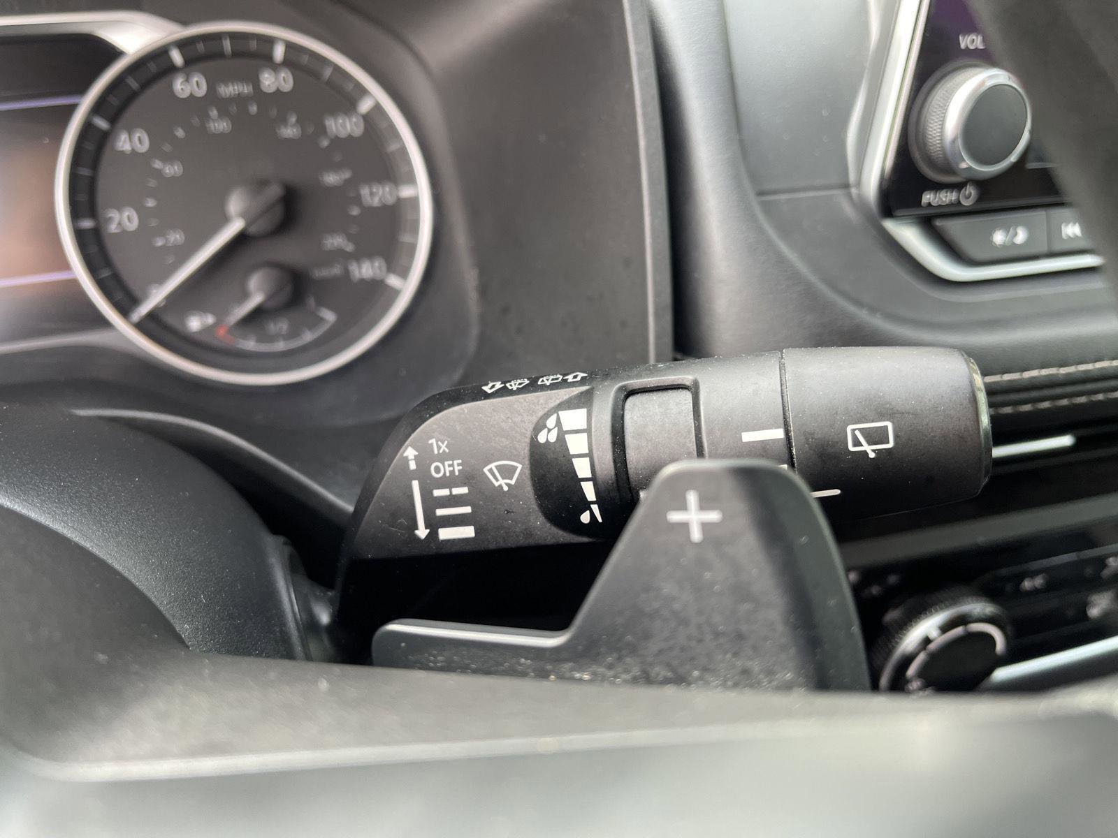 Used 2023 Nissan Rogue S AWD/4WD image 16