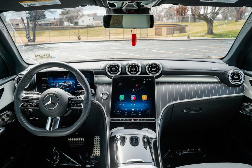 Used 2025 Mercedes-Benz GLC 350e 4MATIC image 12