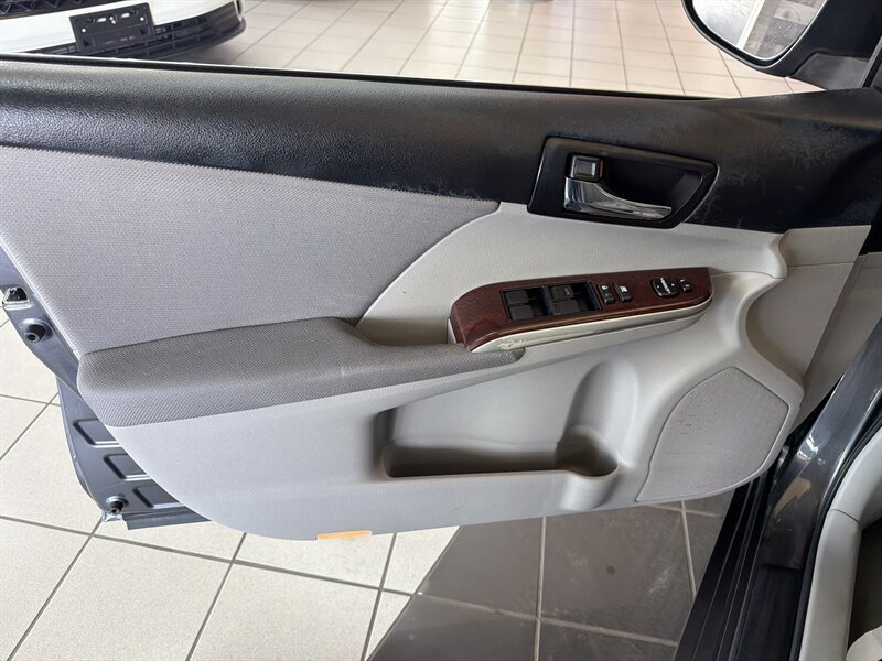 Used 2012 Toyota Camry XLE w/ Convenience Pkg FWD image 18
