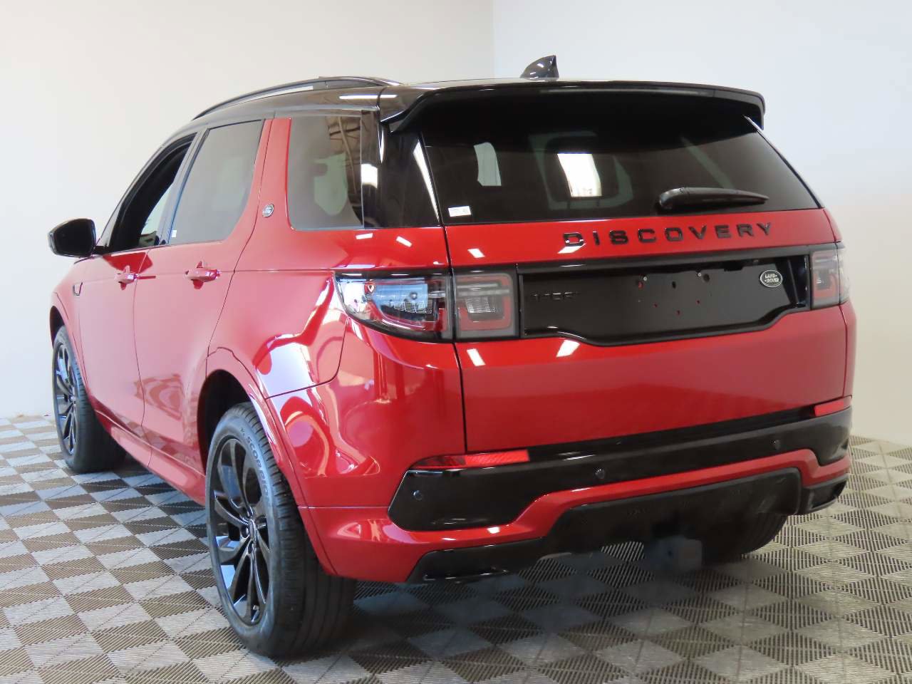 Used 2023 Land Rover Discovery Sport SE R-Dynamic image 3