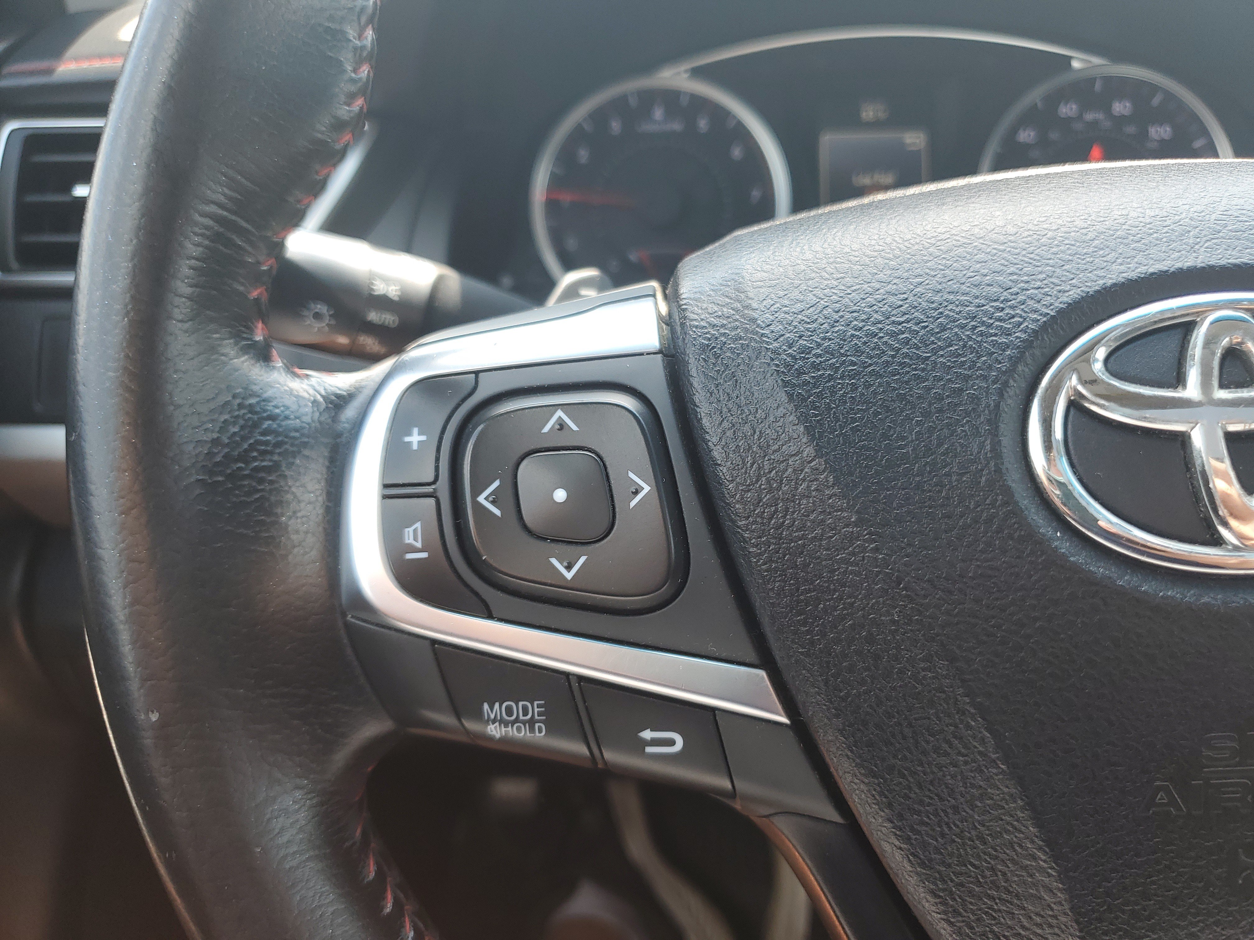 Used 2015 Toyota Camry SE w/ Moonroof Package FWD image 22