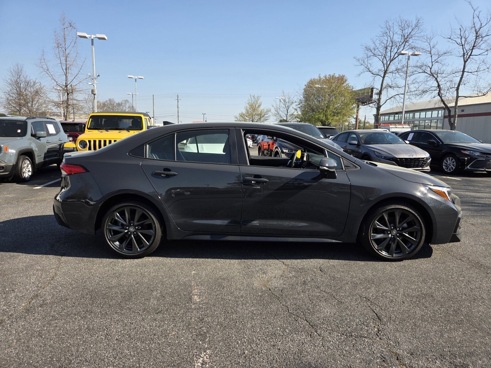 Certified 2025 Toyota Corolla SE w/ Convenience Package image 5