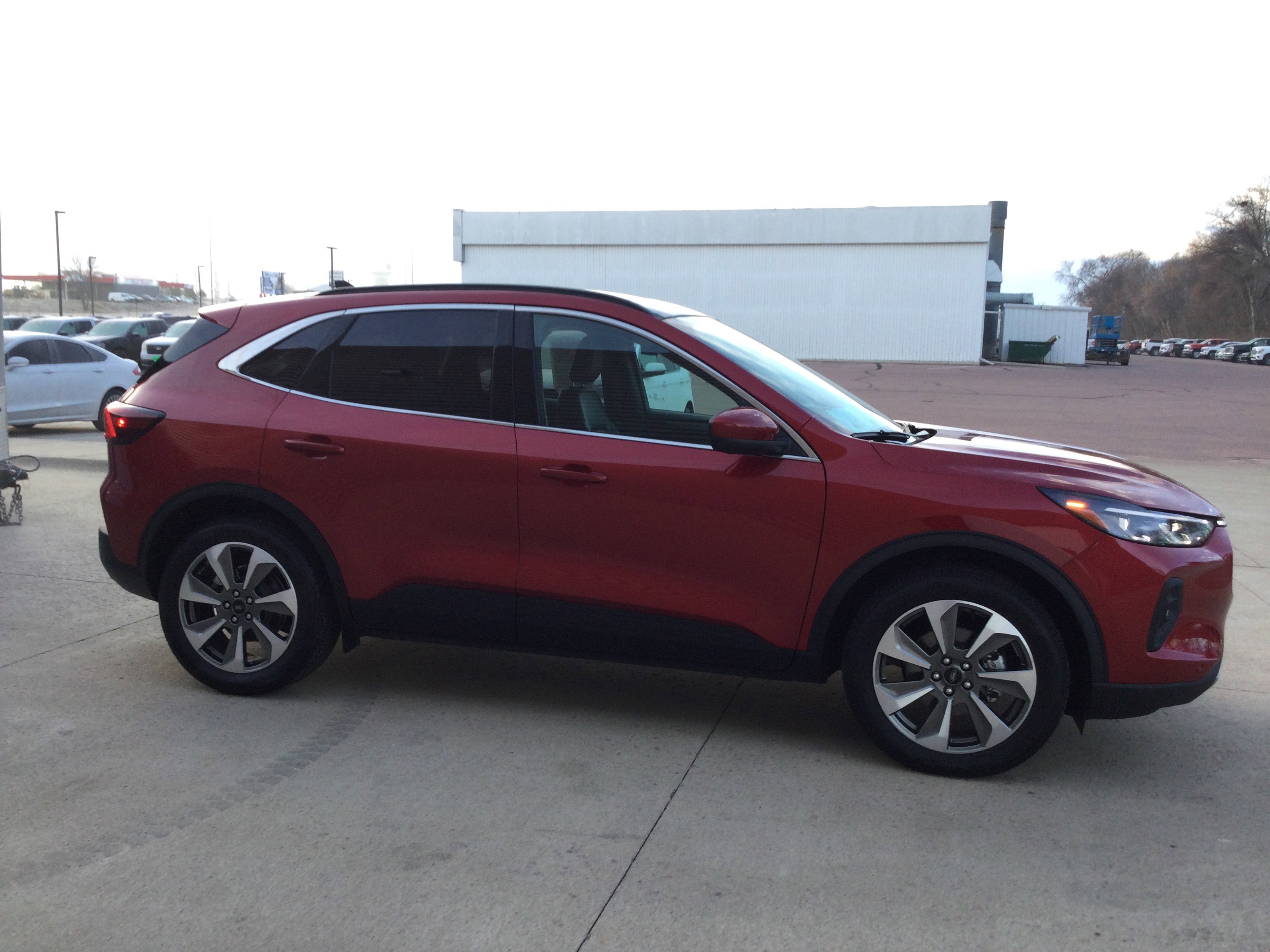 Used 2025 Ford Escape Platinum w/ Premium Technology Package image 3