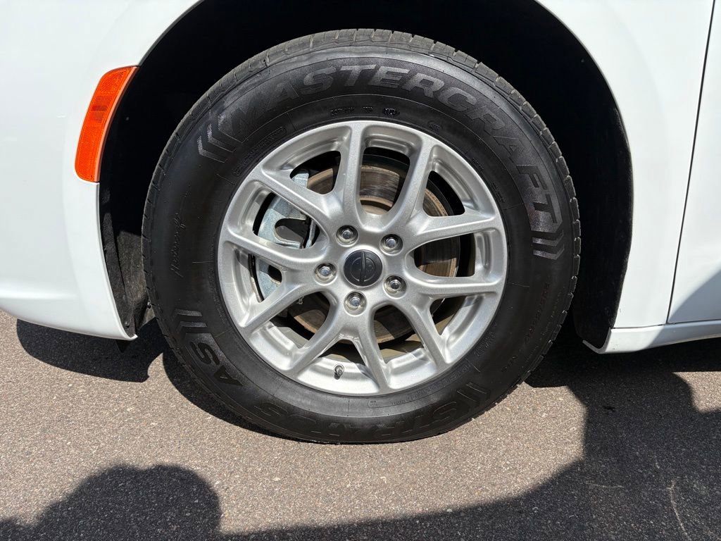 Certified 2023 Chrysler Pacifica Touring-L FWD image 11