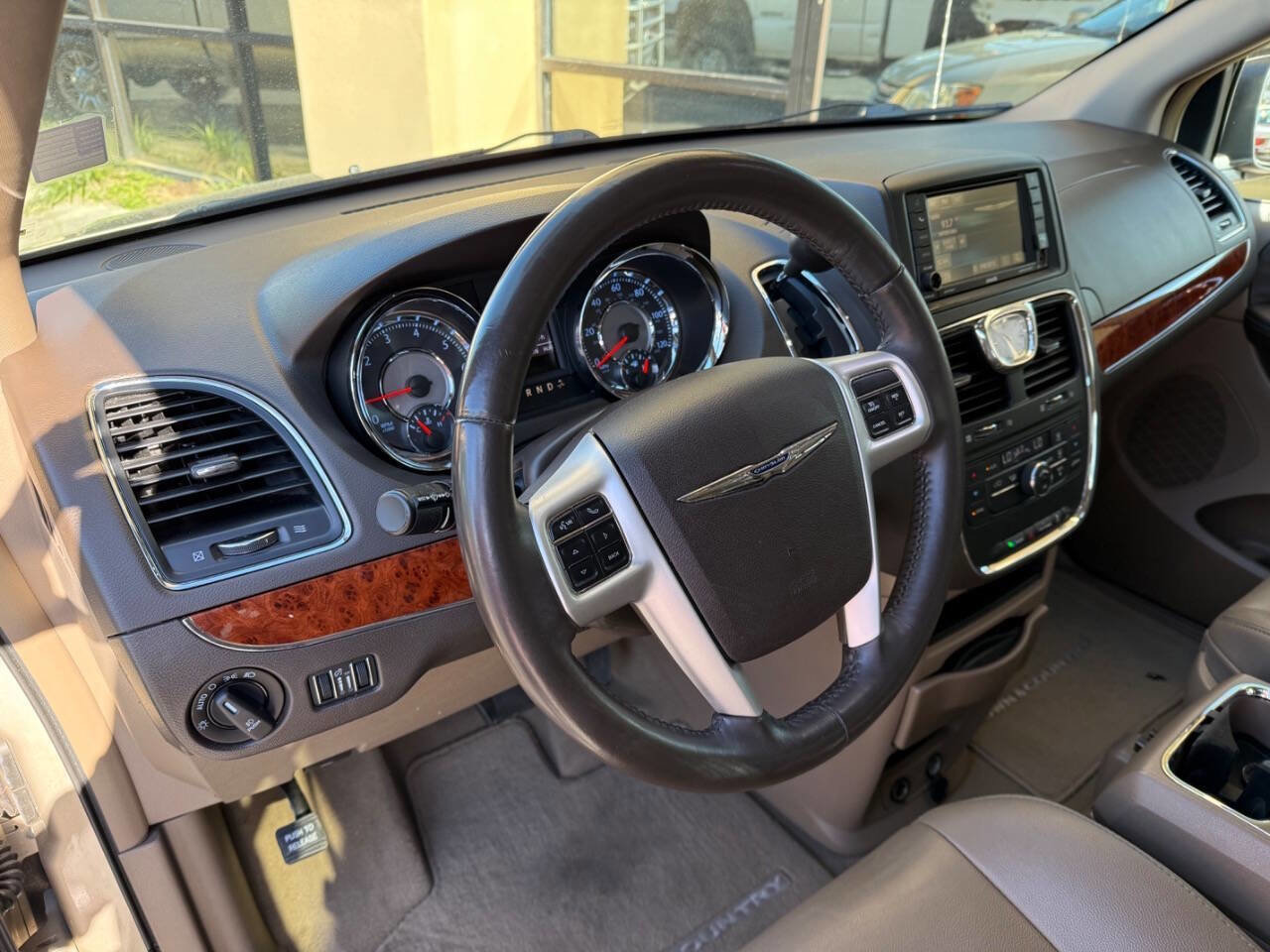 Used 2003 HUMMER H2 w/ Preferred Equipment Group image 3