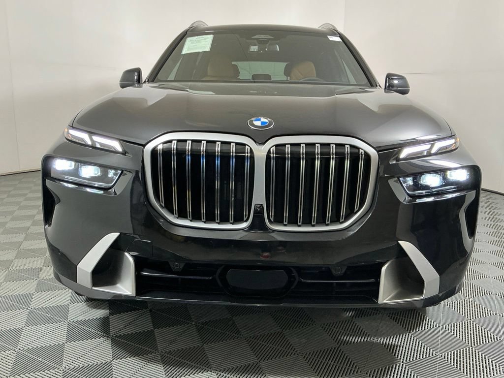 Used 2025 BMW X7 xDrive40i w/ Premium Package AWD/4WD image 3