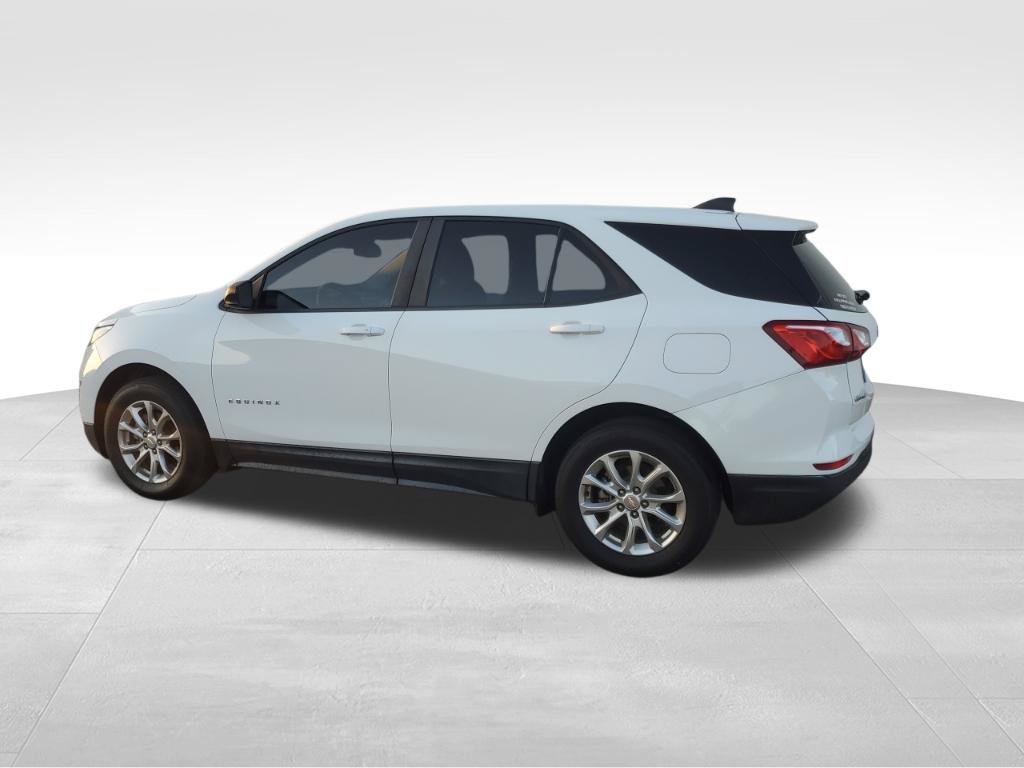 Used 2021 Chevrolet Equinox LS w/ LS Convenience Package AWD/4WD image 3