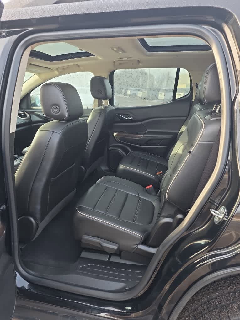 Used 2023 GMC Acadia Denali w/ Black Diamond Edition image 6