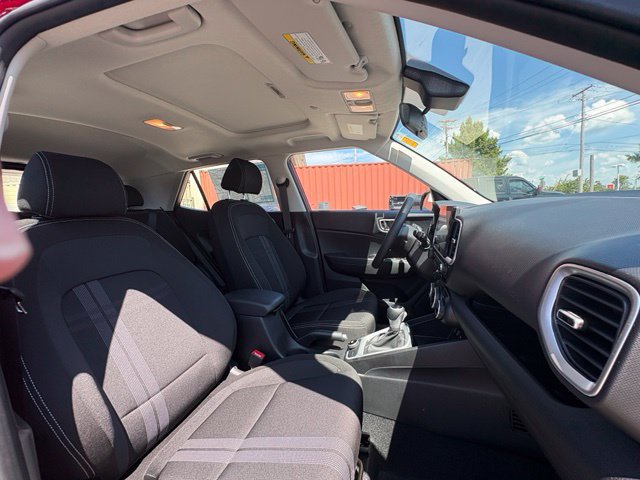 Used 2025 Hyundai Venue SEL FWD image 13