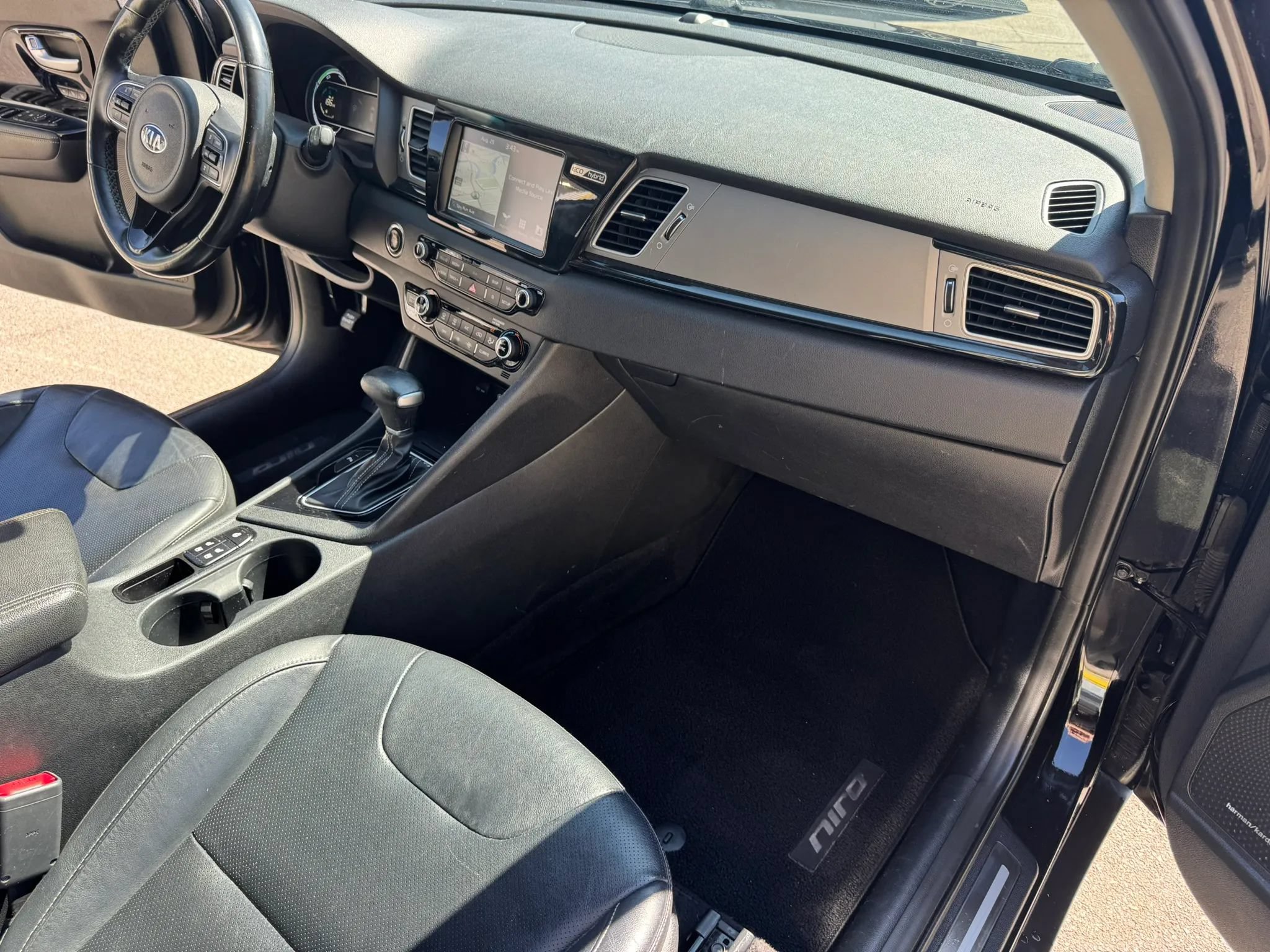 Used 2019 Kia Niro Touring FWD image 25
