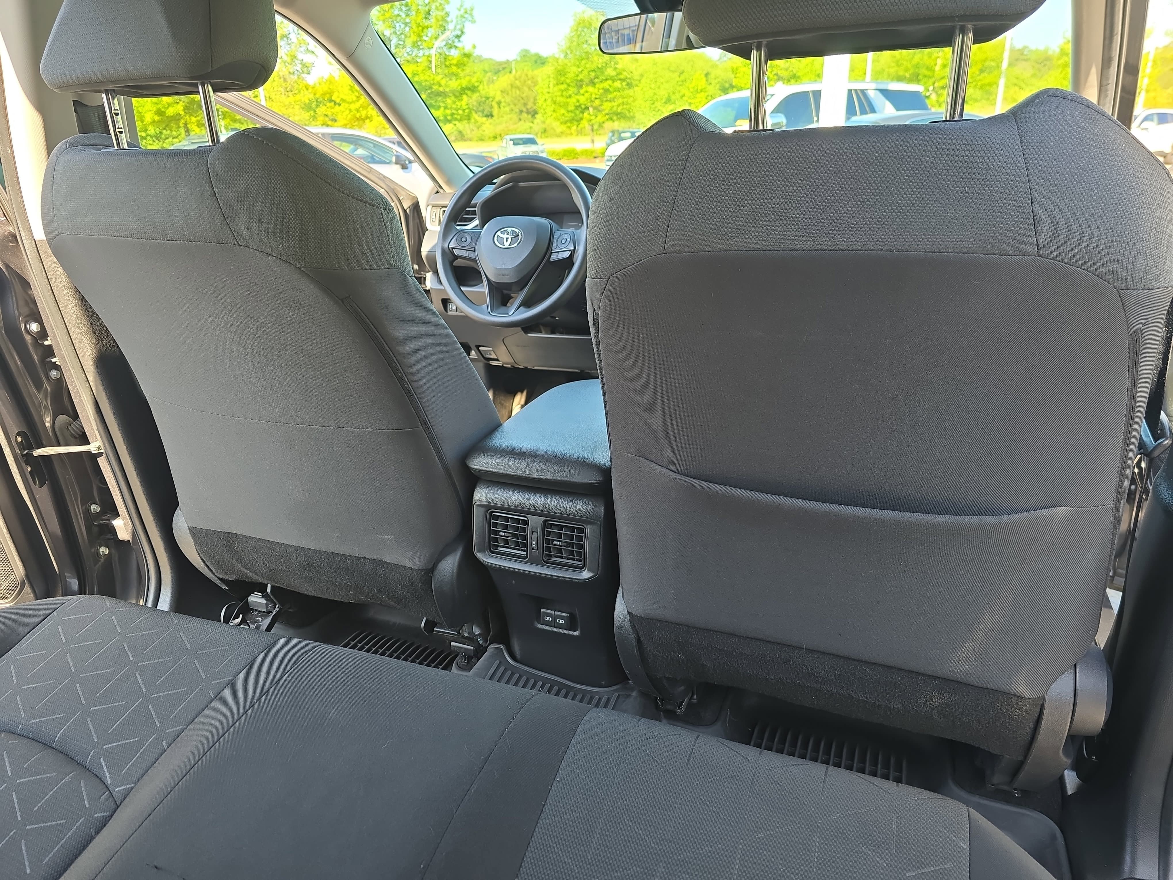 Used 2022 Toyota RAV4 XLE AWD/4WD image 11