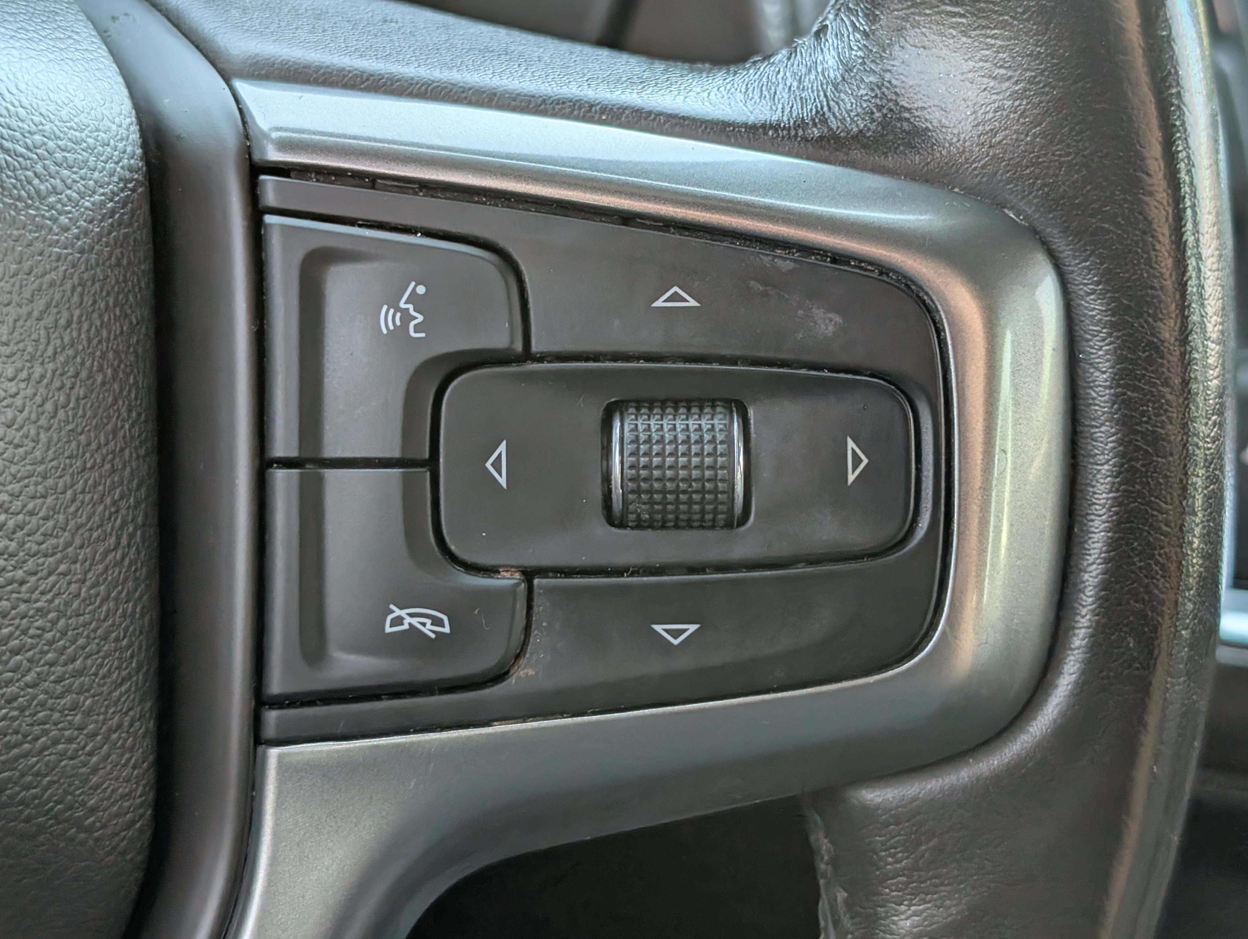 Used 2022 Chevrolet Tahoe Z71 w/ Luxury Package AWD/4WD image 26