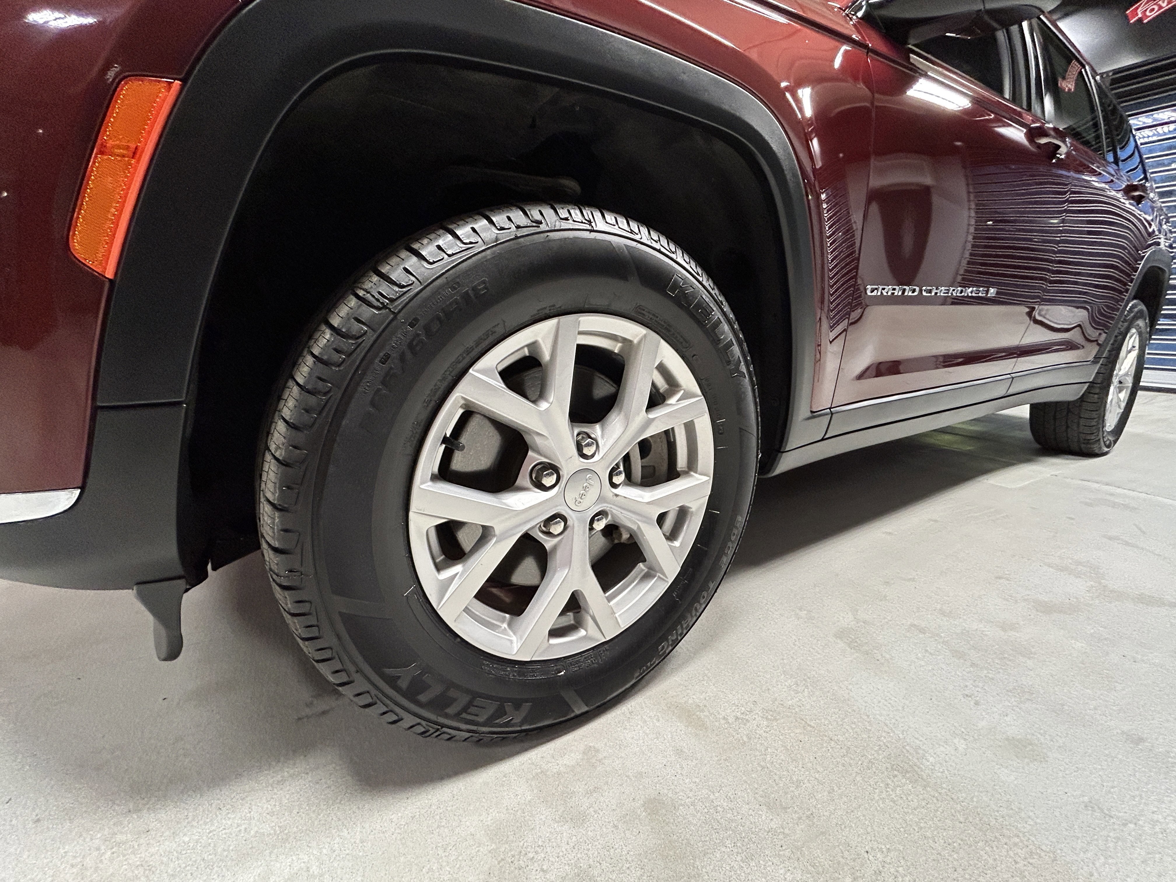 Used 2023 Jeep Grand Cherokee L Limited AWD/4WD image 24