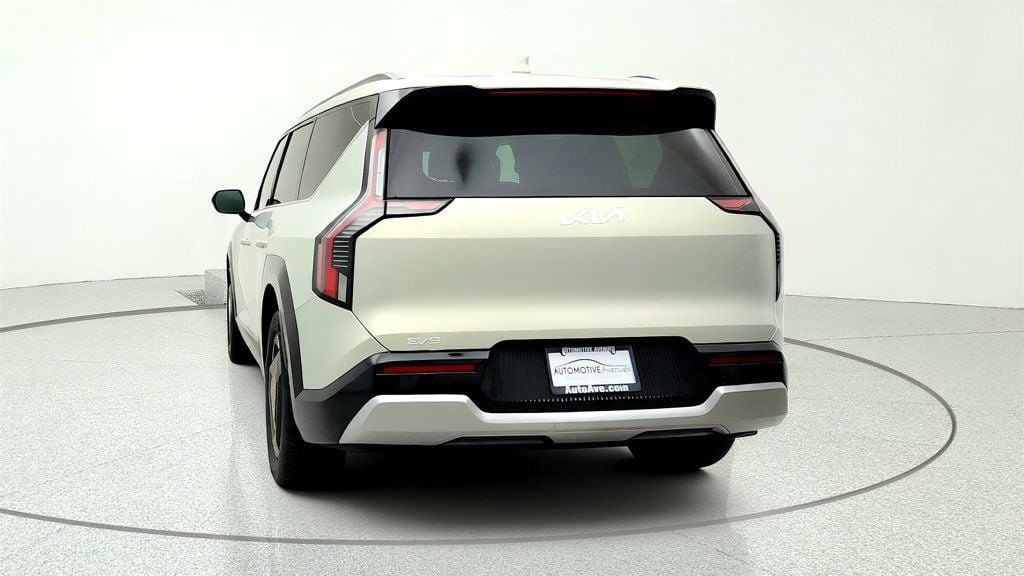 Used 2024 Kia EV9 Land AWD/4WD image 6