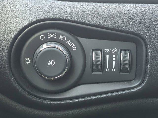 Certified 2022 Jeep Renegade Altitude image 26