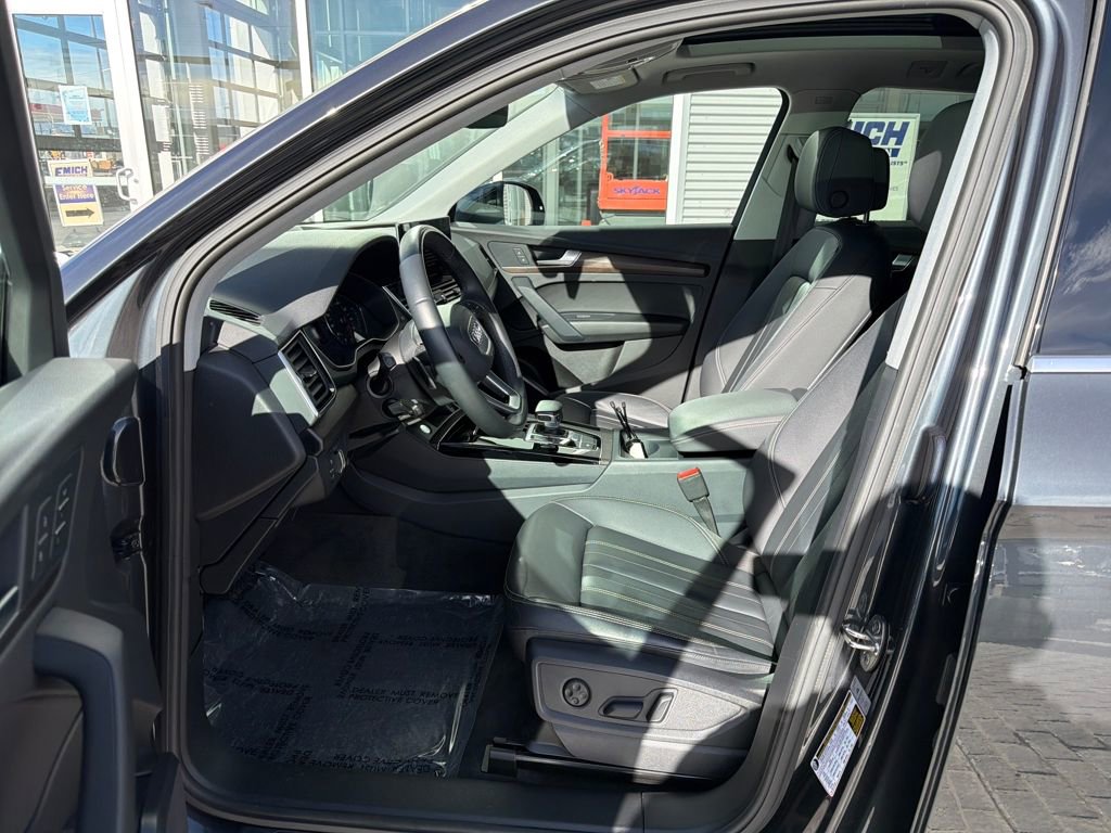 Used 2023 Audi Q5 2.0T Premium w/ Convenience Package image 9