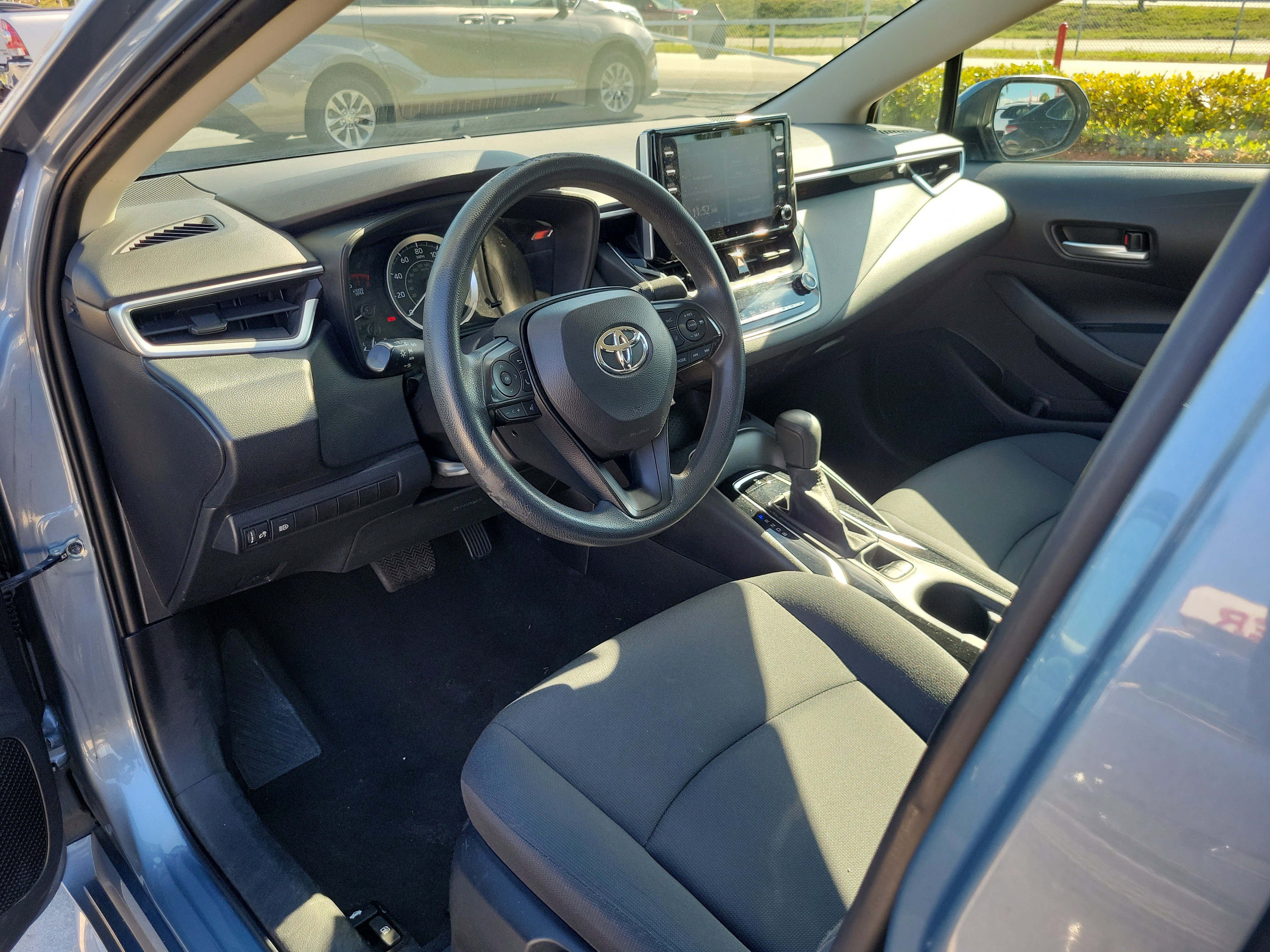 Used 2020 Toyota Corolla LE image 19