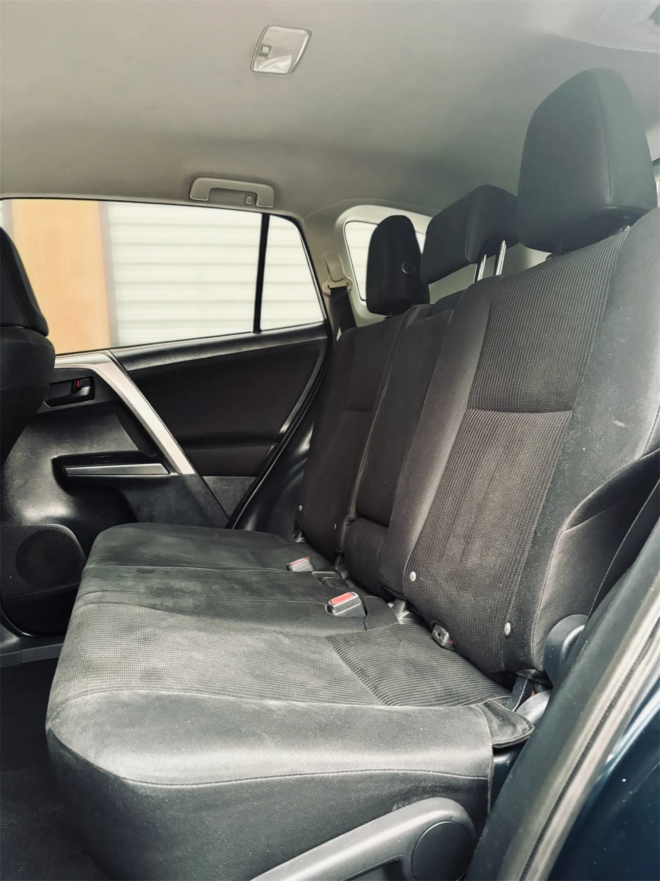 Used 2017 Toyota RAV4 LE FWD image 9