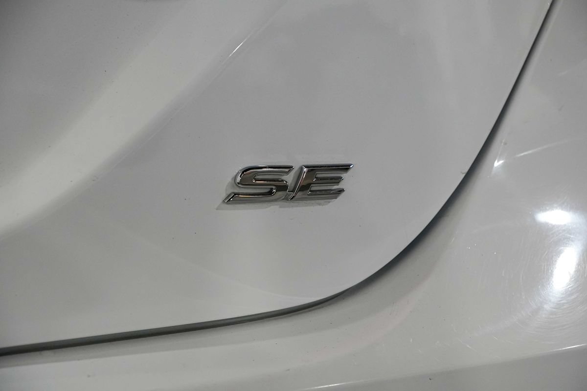 Used 2021 Toyota Camry SE FWD image 11