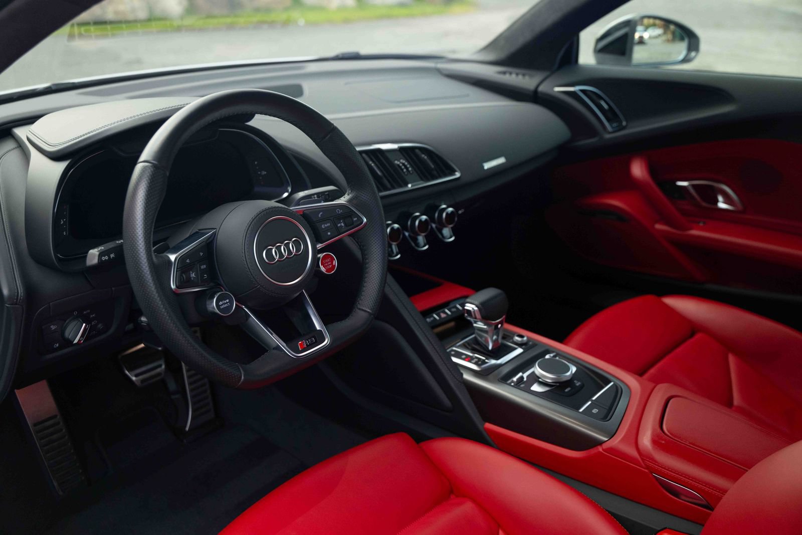Used 2018 Audi R8 V10 RWD image 12