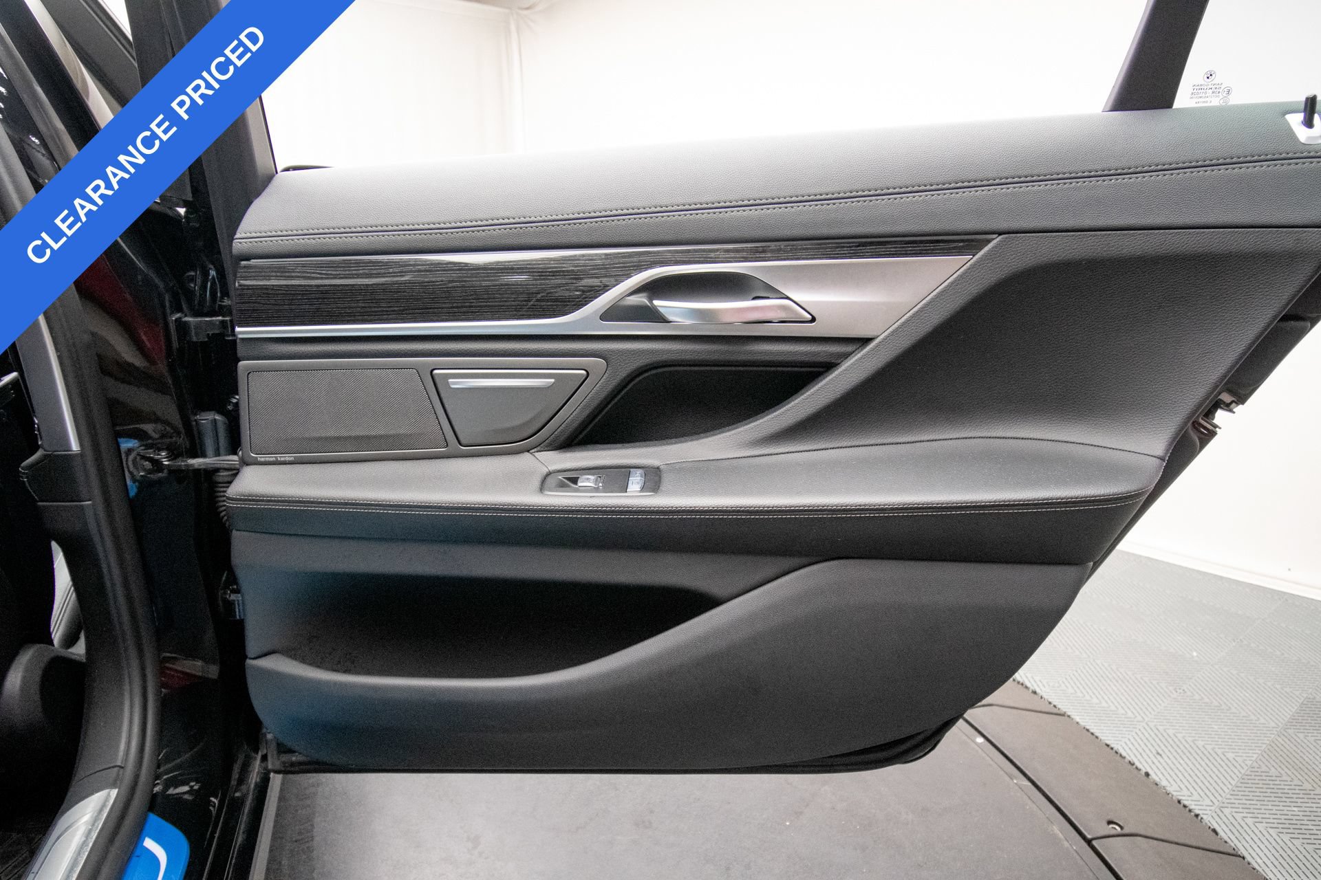 Used 2020 BMW 740i xDrive AWD/4WD image 29