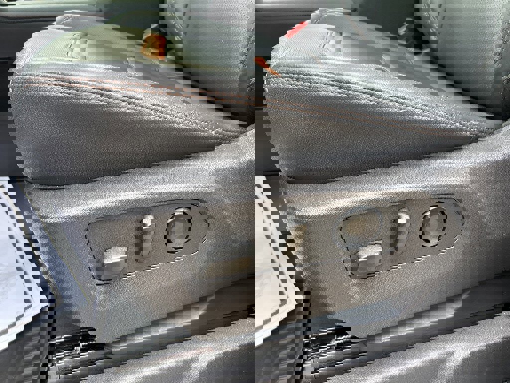 Used 2025 GMC Sierra 2500 AT4 image 24