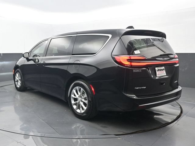 Used 2026 Chrysler Pacifica Limited FWD image 3