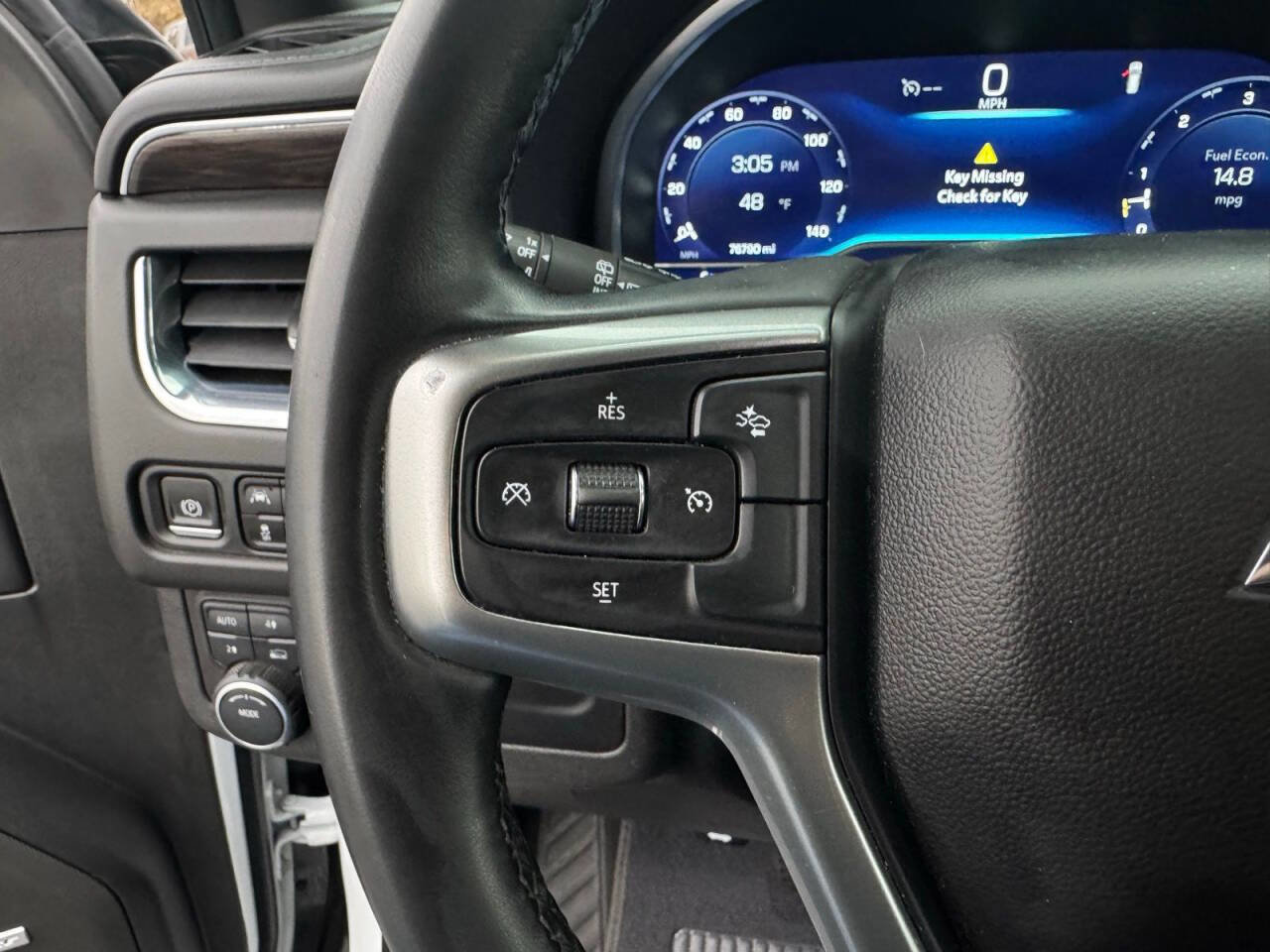 Used 2023 Chevrolet Suburban LT image 18