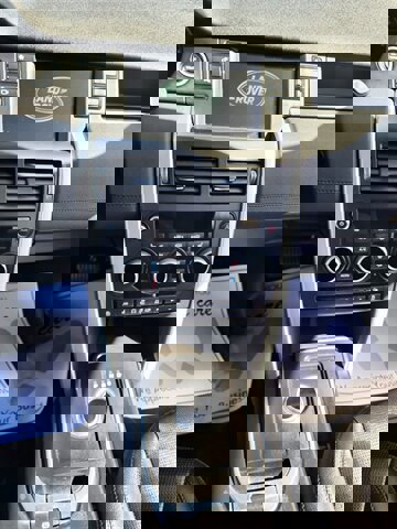 Used 2019 Land Rover Discovery Sport SE image 17