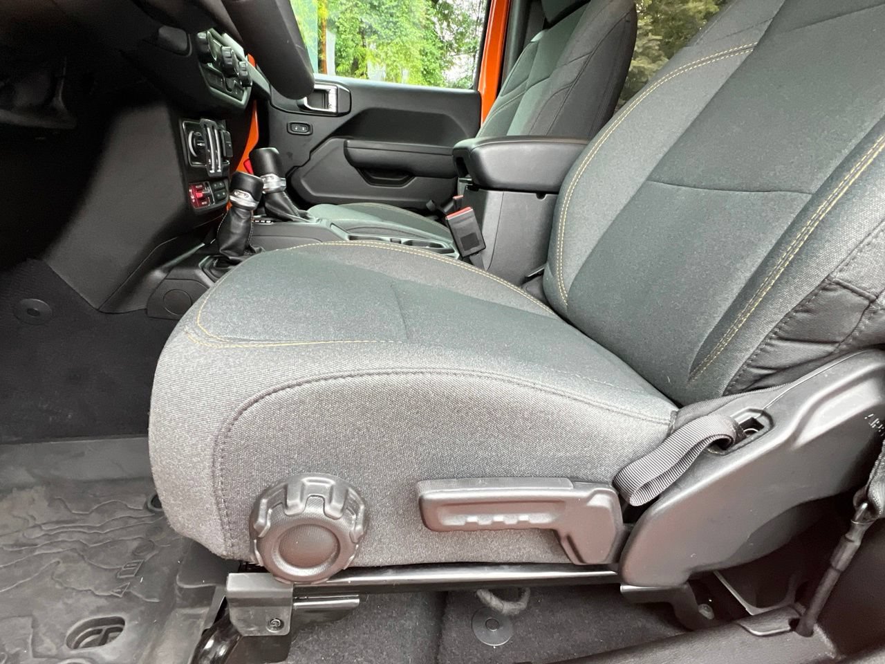 Used 2025 Jeep Wrangler Sport AWD/4WD image 11