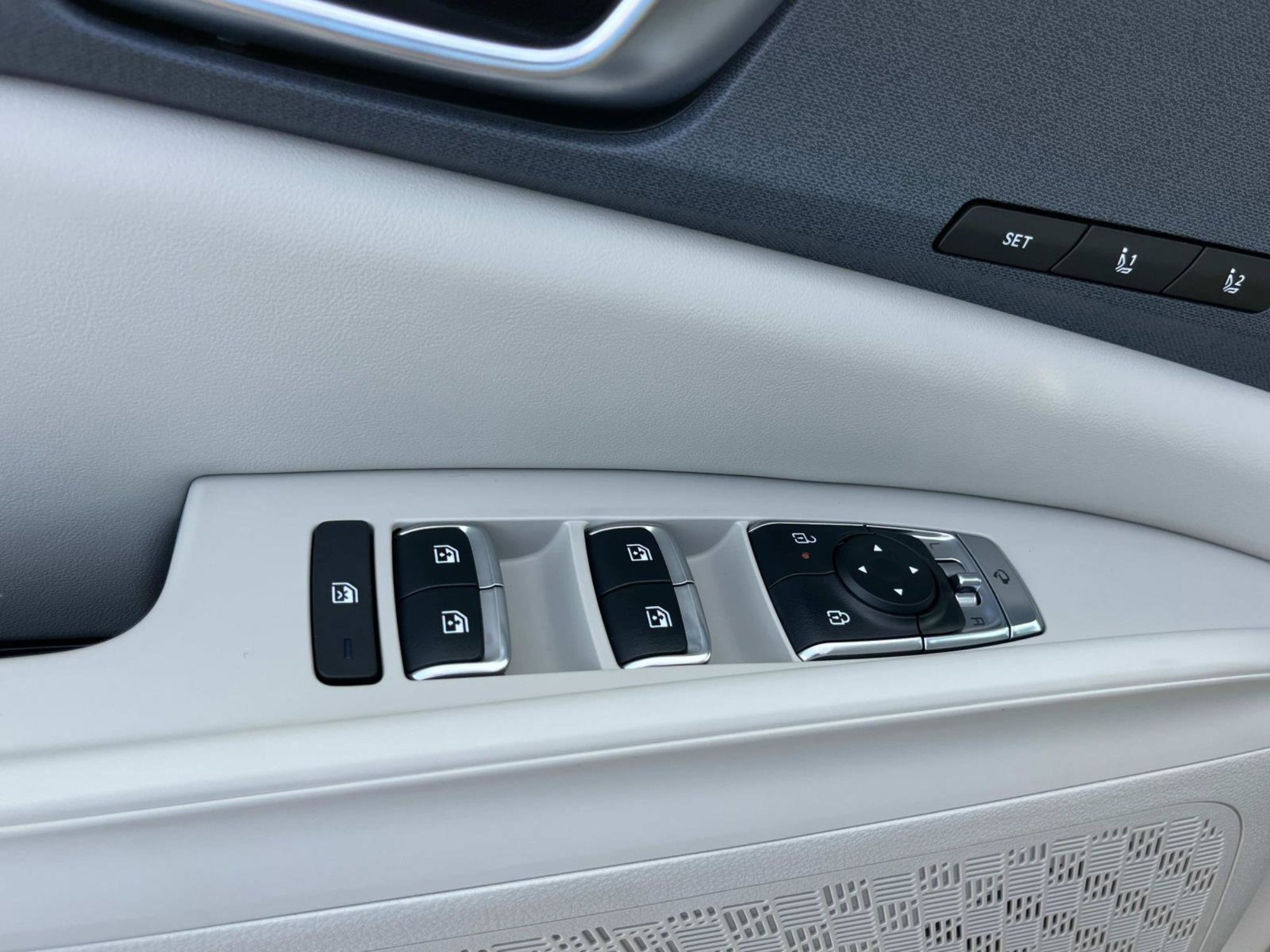 New 2026 Kia Carnival EX FWD image 23