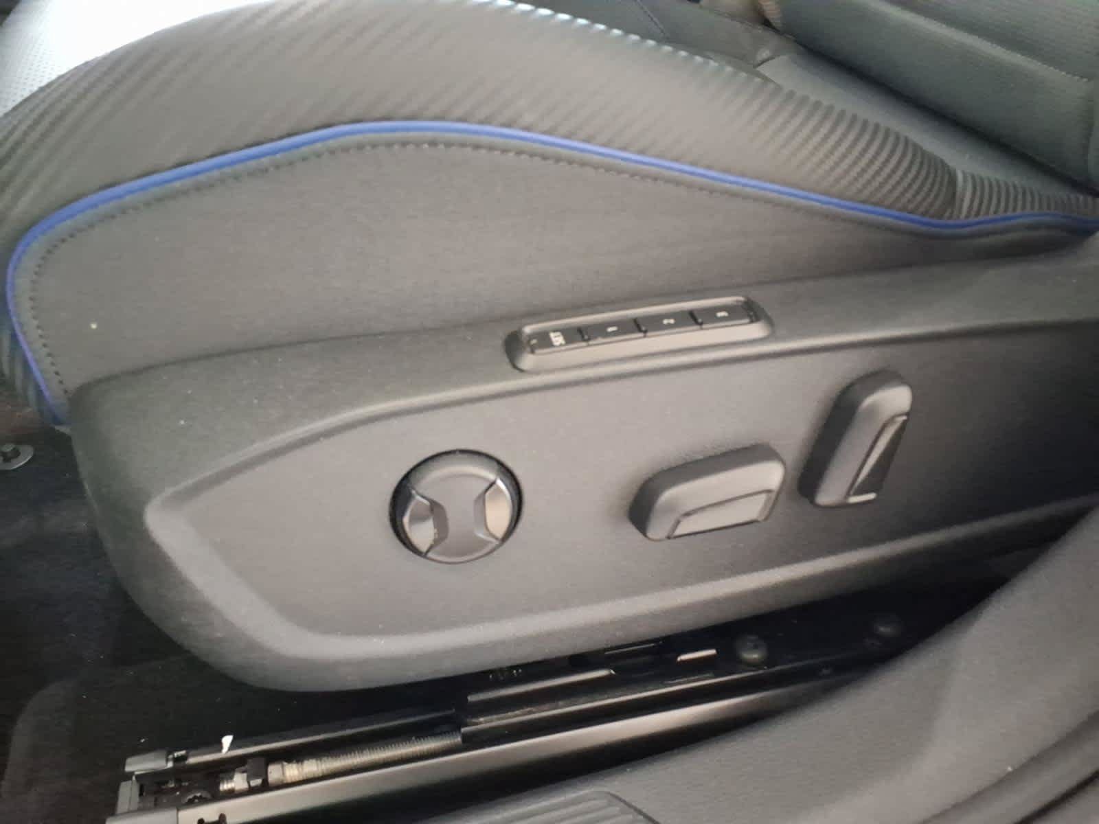 Used 2023 Volkswagen Golf R AWD/4WD image 17