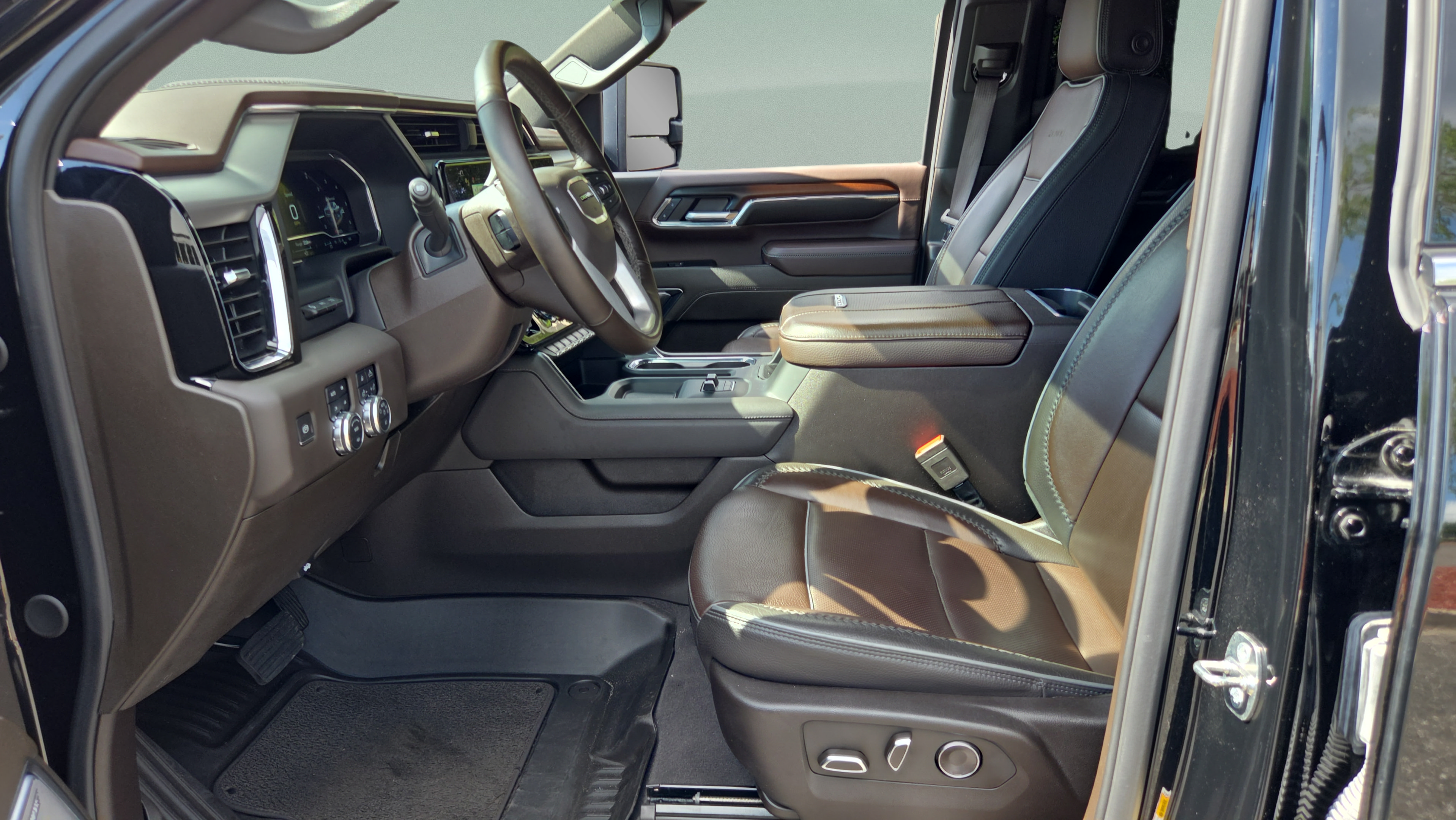 Certified 2024 GMC Sierra 2500 Denali w/ Denali Reserve Package AWD/4WD image 9