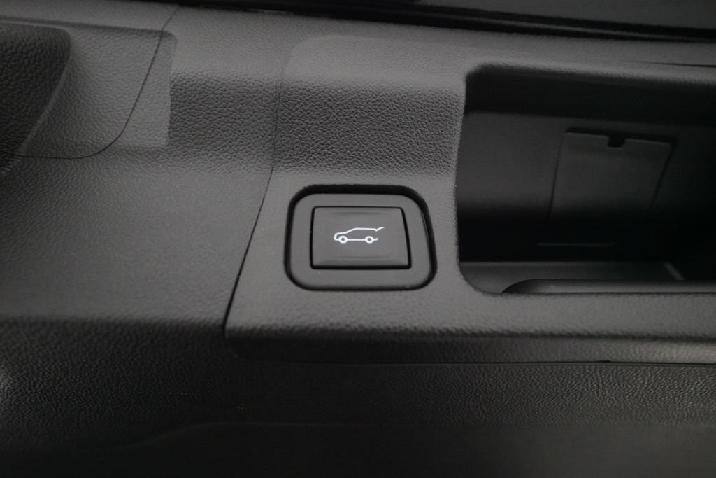 Used 2023 GMC Acadia Denali w/ Trailering Package FWD image 15